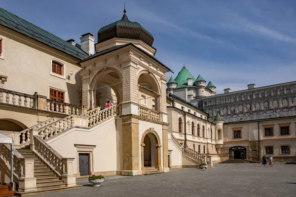 Krasiczyn Polonia Septiembre 2021 Castillo Krasiczyn Palacio Renacentista Tiene Portales —  Fotos de Stock