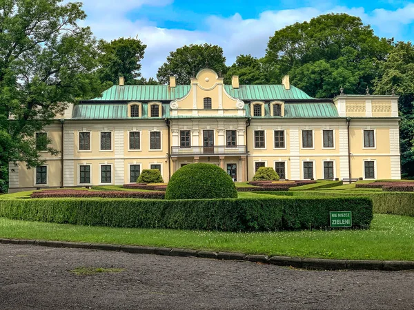 BEDZIN, POLAND - Temmuz 02, 2021: Neoklasik Mieroszewski Ailesi 'nin Bedzin şehri.