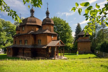 LUBLİN, POLAND - 31 AĞUSTOS 2020: Lublin Açık Hava Köyü Müzesi Tarnoszyn 'li Yunan Katolik Kilisesi.
