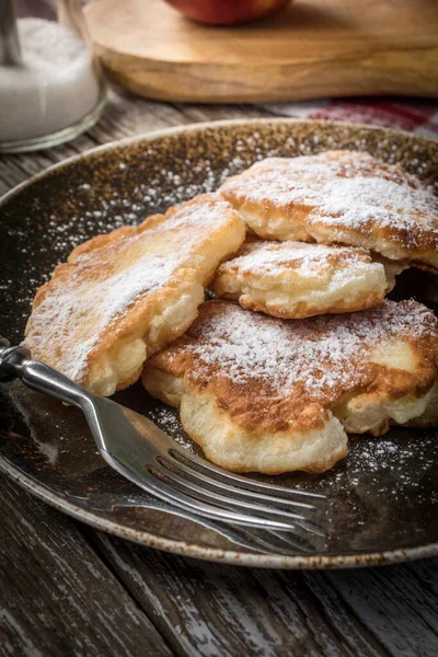 Pancake Manis Yang Terbuat Dari Apel Susu Dan Tepung — Stok Foto