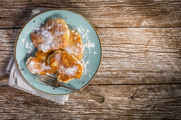 Zoete Pannenkoeken Van Appel Melk Bloem Bovenaanzicht — Stockfoto