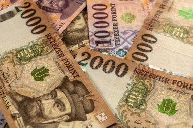 Macar sahte banknotları. 2000 ve 10000 forint banknot.
