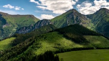 4K zaman aşımı: Slovak Tatra dağlarının zirveleri.