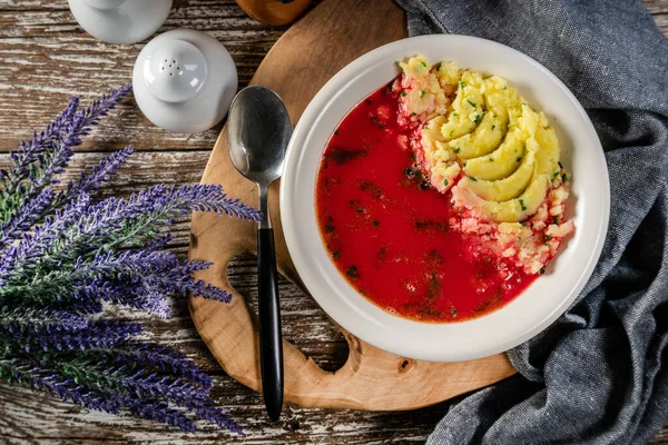 Borscht Rojo Servido Con Puré Papas Tazón — Foto de Stock