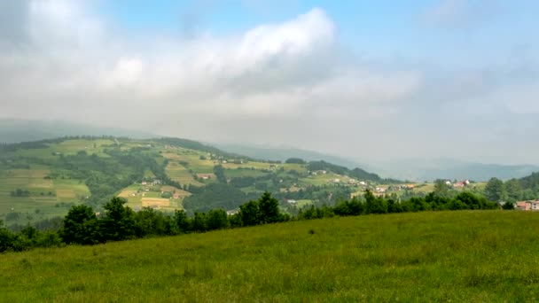 Molnkullar Beskid Bergen — Stockvideo