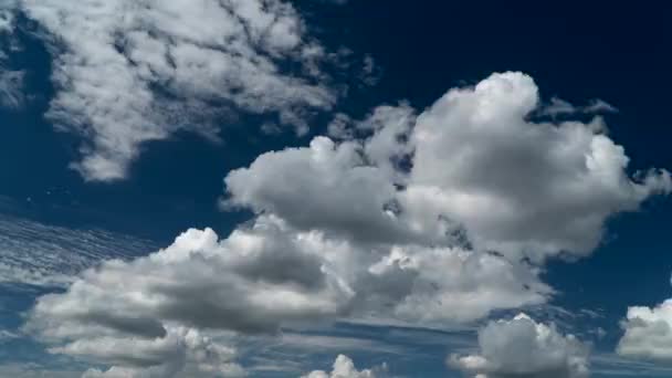 Cielo Azul Con Nubes Moviéndose Timelapse — Vídeo de stock