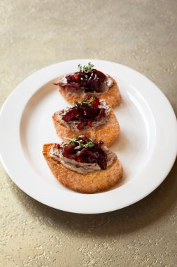 tavuk karaciğer pate kanepeler