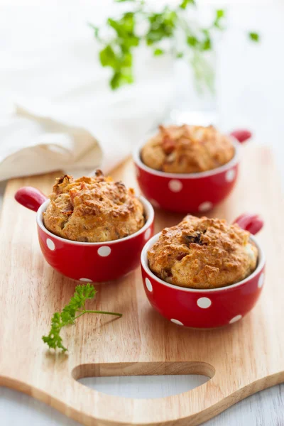 Muffins de presunto, queijo e tomate — Fotografia de Stock