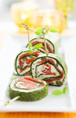 Ispanak ve füme somon roll