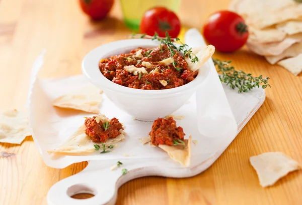 Röd paprika och valnöt dip — Stockfoto