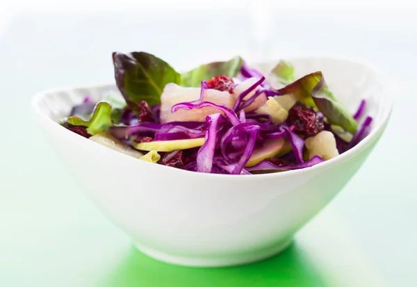 Salada de repolho vermelho — Fotografia de Stock