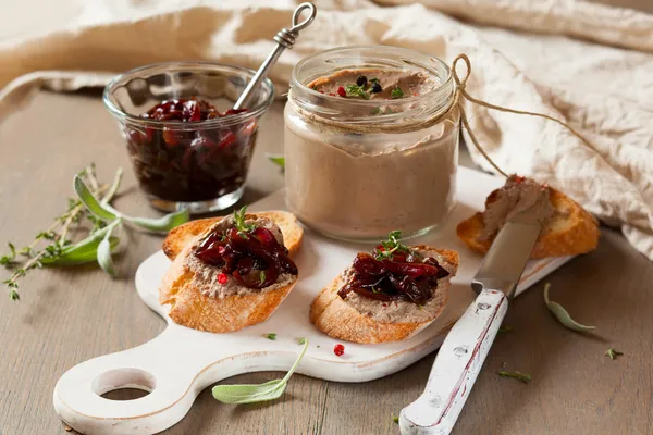 Chicken liver pate with onion jam — Stock Photo, Image