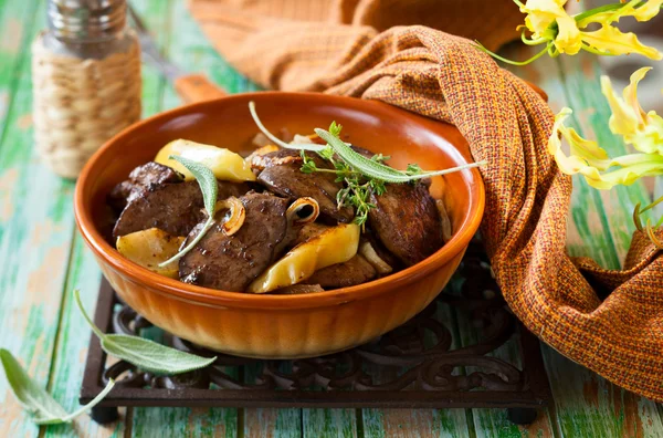 Chicken livers with apple — Stock Photo, Image