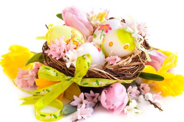 Yuvadaki paskalya yumurtaları