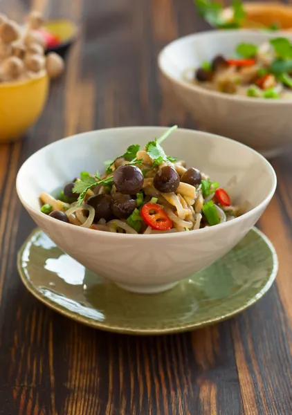 Tagliatelle con funghi — Foto Stock