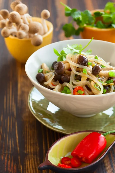 Noodles with mushrooms — Stock Photo, Image