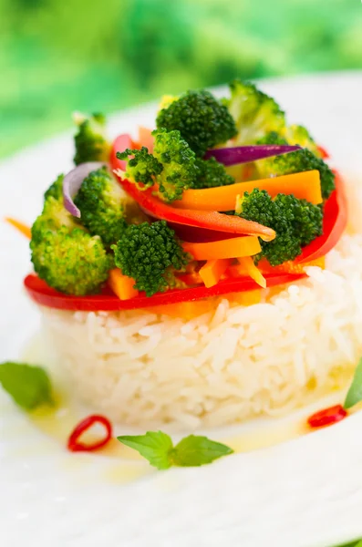 Legumes cozidos no vapor com arroz — Fotografia de Stock