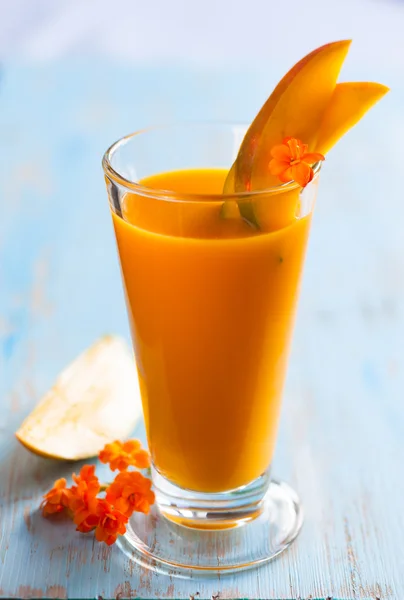 Mango smoothie – stockfoto