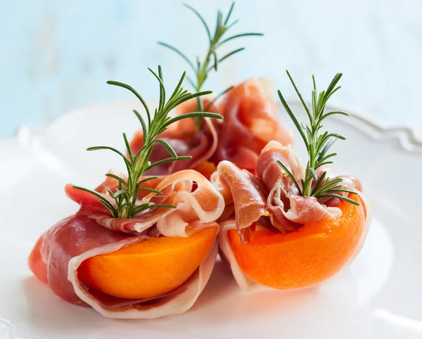 Prosciutto with apricots — Stock Photo, Image
