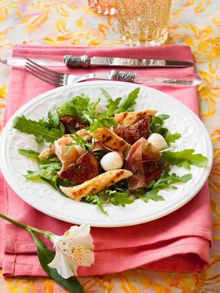 Ensalada de pollo —  Fotos de Stock