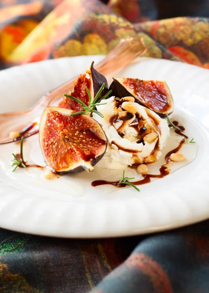 Figs with ricotta — Stock Photo, Image