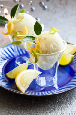 Noel yemeği için dondurma