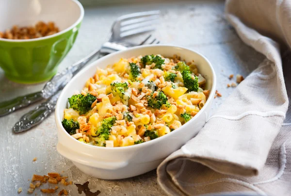 Cazuela de pasta y brócoli — Foto de Stock