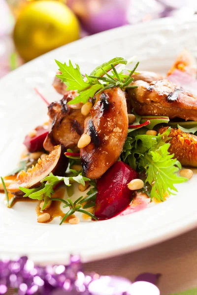 Salad with quail — Stock Photo, Image