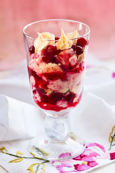 Eton Mess with cranberry — Stock Photo, Image