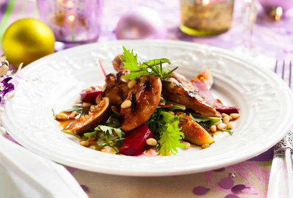 Ensalada con codorniz —  Fotos de Stock