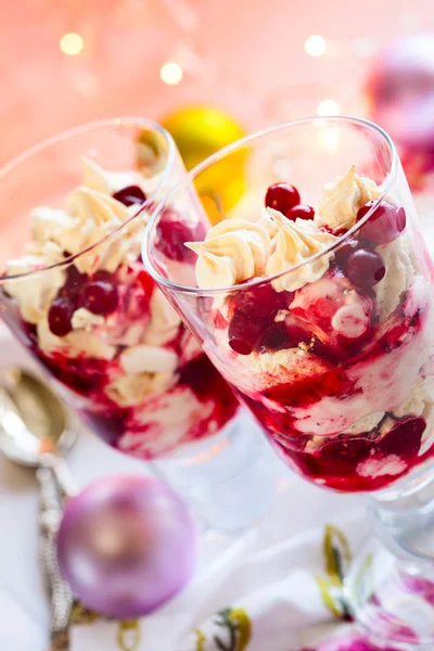 Eton Mess com cranberry — Fotografia de Stock