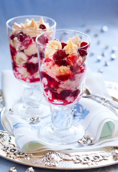 Eton mess med tranbär — Stockfoto