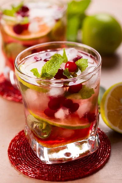 Mojito aus Preiselbeeren — Stockfoto