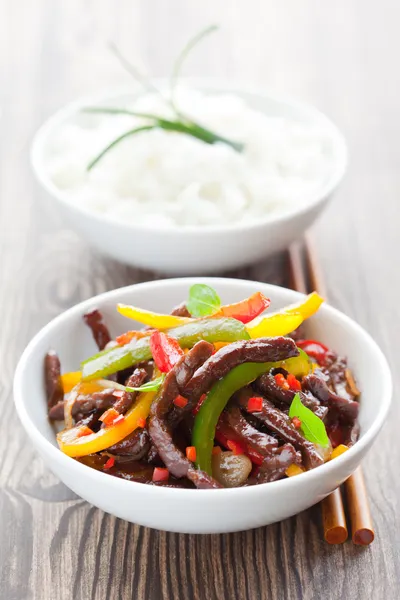 Beef stir-fry — Stock Photo, Image