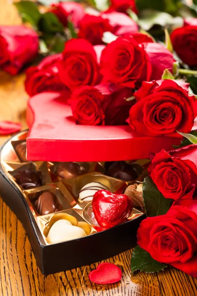 Box of chocolate truffles with red roses — Stock Photo, Image