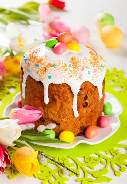 Húsvét sütemény és a tojás — Stock Fotó
