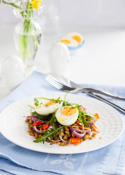 Insalata con lenticchie e uova — Foto Stock