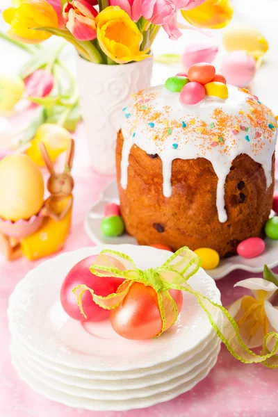 Torta di Pasqua e uova — Foto Stock