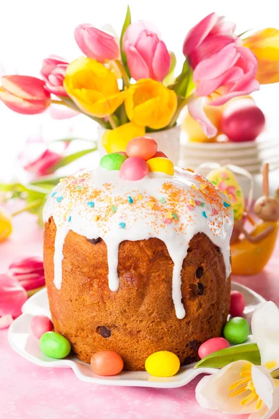 Torta di Pasqua e uova — Foto Stock