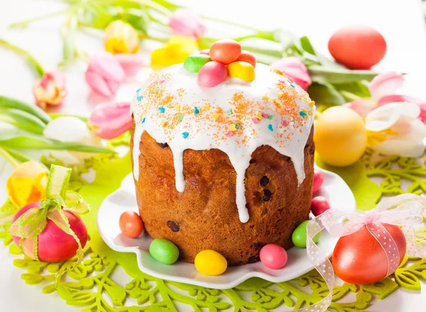 Torta di Pasqua e uova — Foto Stock