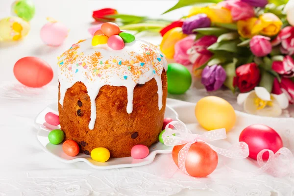 Torta di Pasqua e uova — Foto Stock