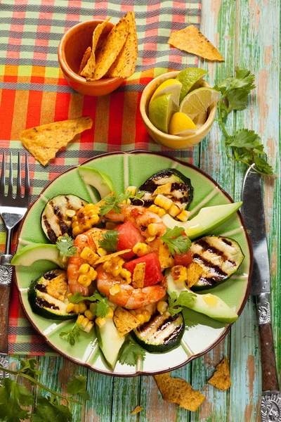 Mexican Grilled Shrimp Salad — Stock Photo, Image