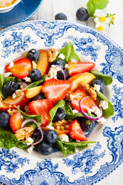 Spinazie en fruit salade — Stockfoto