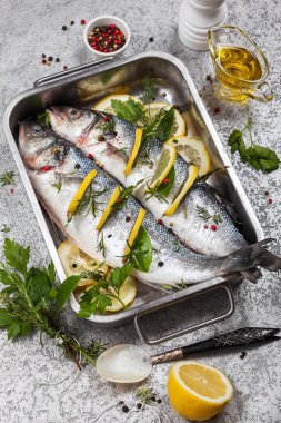 농 어 요리 하기 전에pişirme önce levrek