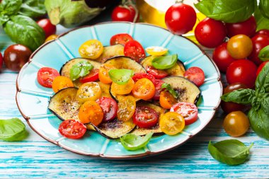 patlıcan ve domates salatası