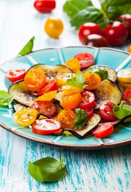 patlıcan ve domates salatası