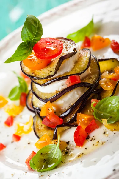 Aubergines, tomates et mozzarella — Photo