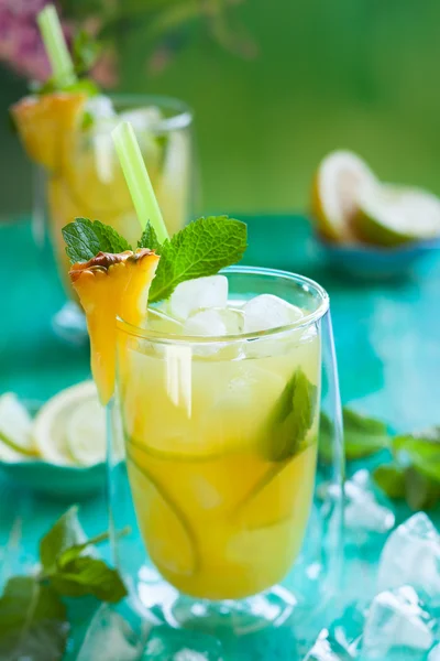 Pineapple lemonade — Stock Photo, Image