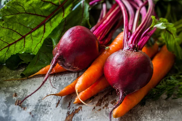 Fresh carrots and beetroots — Stock Photo, Image
