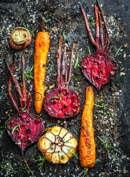 Geröstete Karotten und Rote Bete — Stockfoto